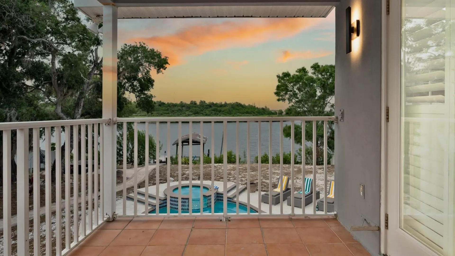 Luxury Waterfront Villa Heated Pool & Gameroom 탬파 0*,  미국