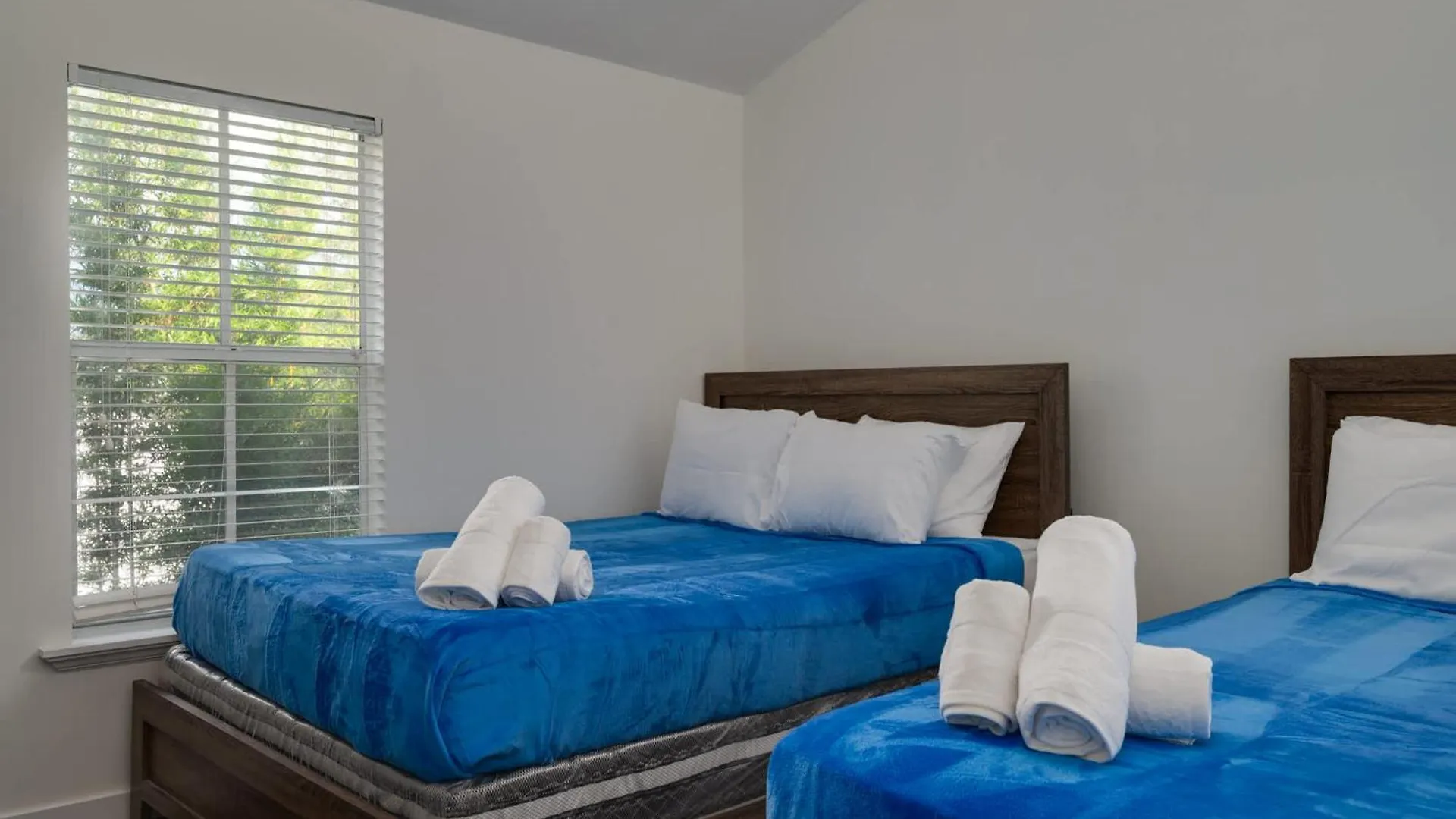 Luxury Waterfront Villa Heated Pool & Gameroom 탬파