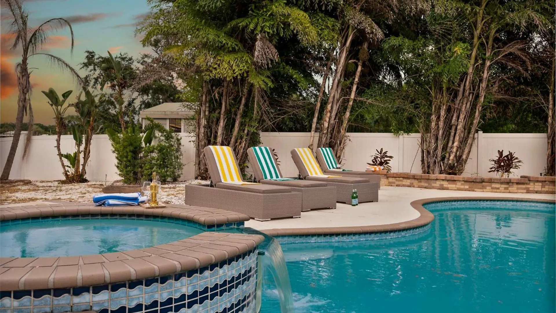 Luxury Waterfront Villa Heated Pool & Gameroom 탬파 0*,