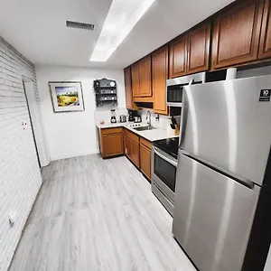 Holiday home Cozy 3 Bedroom House Near Airport/raymond Stadium/downtown., Tampa