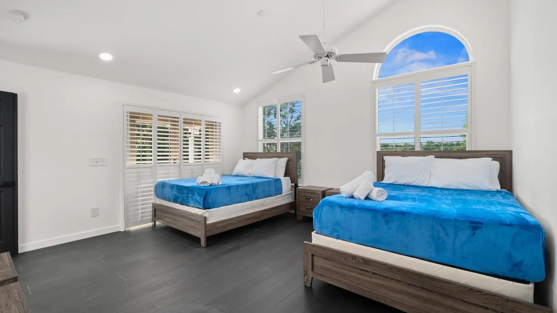 Dom wakacyjny Luxury Waterfront Villa Heated Pool & Gameroom Tampa