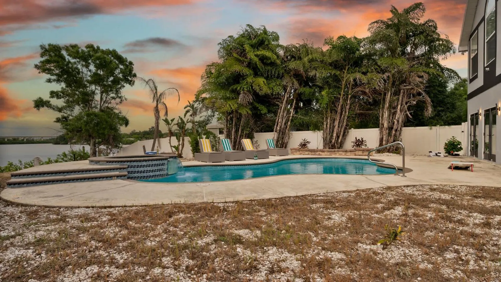 Dom wakacyjny Luxury Waterfront Villa Heated Pool & Gameroom Tampa Stany Zjednoczone Ameryki
