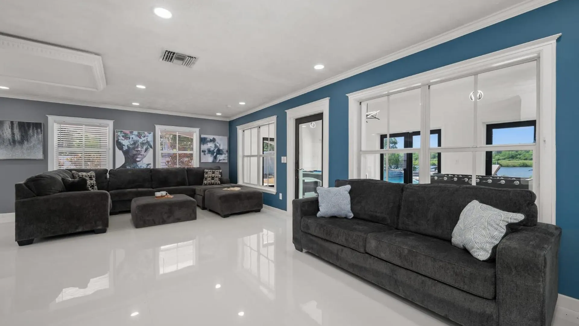 Luxury Waterfront Villa Heated Pool & Gameroom Tampa