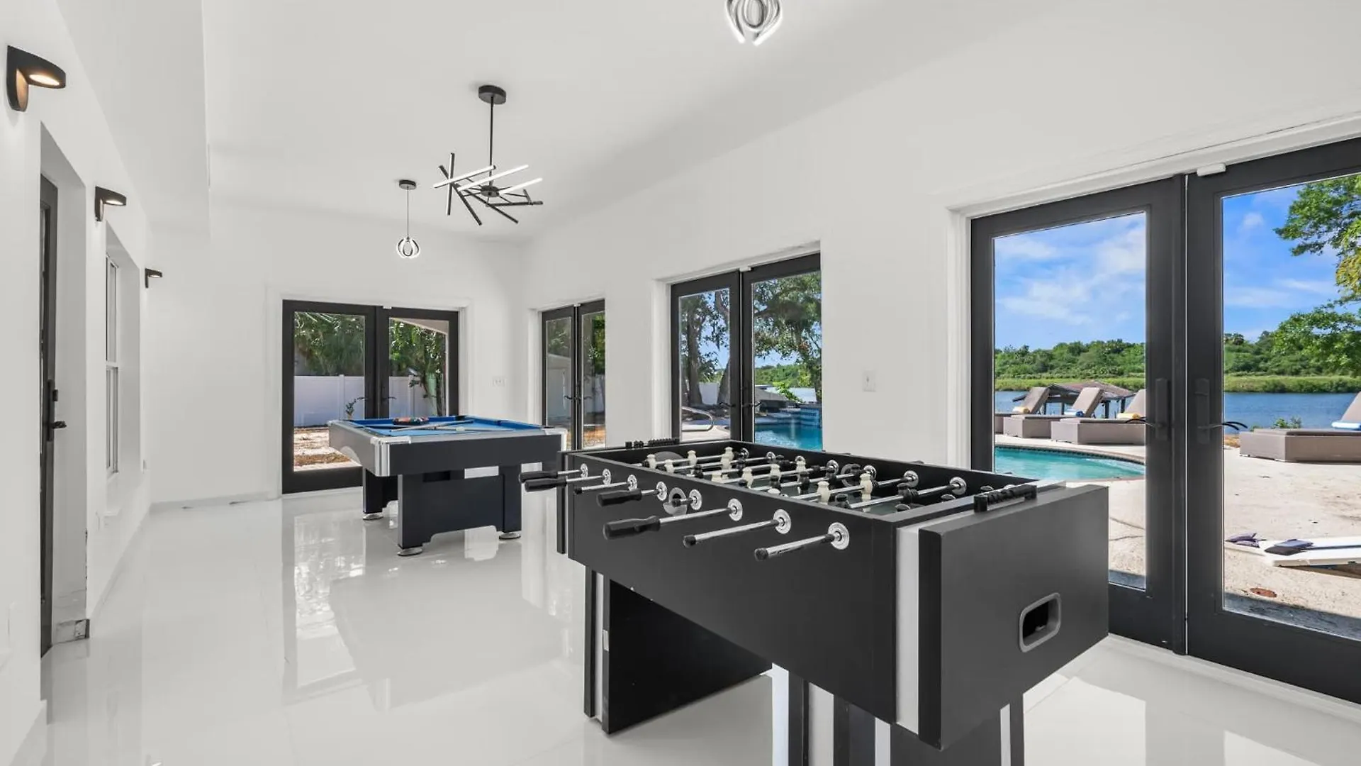 Dom wakacyjny Luxury Waterfront Villa Heated Pool & Gameroom Tampa Stany Zjednoczone Ameryki