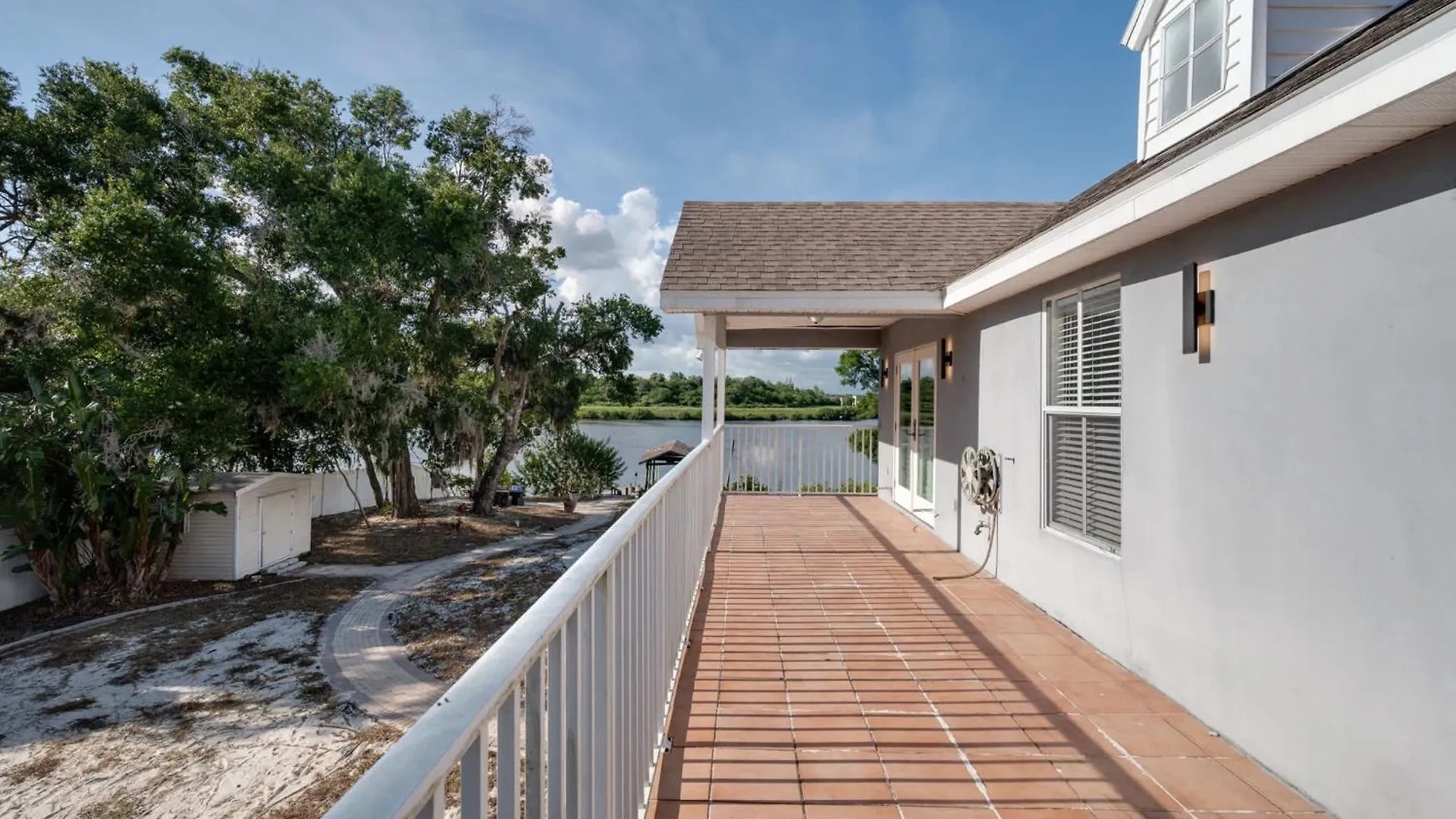 Luxury Waterfront Villa Heated Pool & Gameroom Tampa